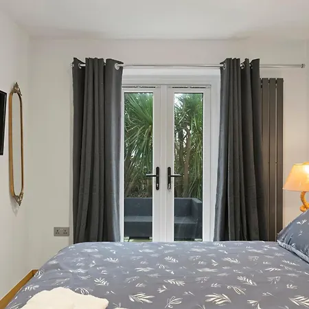 Ranalegh Court * Saint Columb Minor