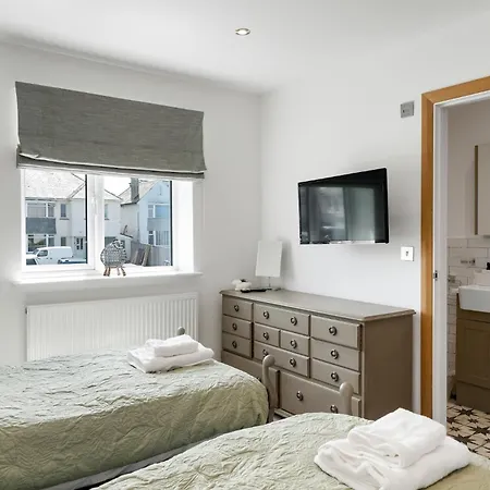 Ranalegh Court * Saint Columb Minor
